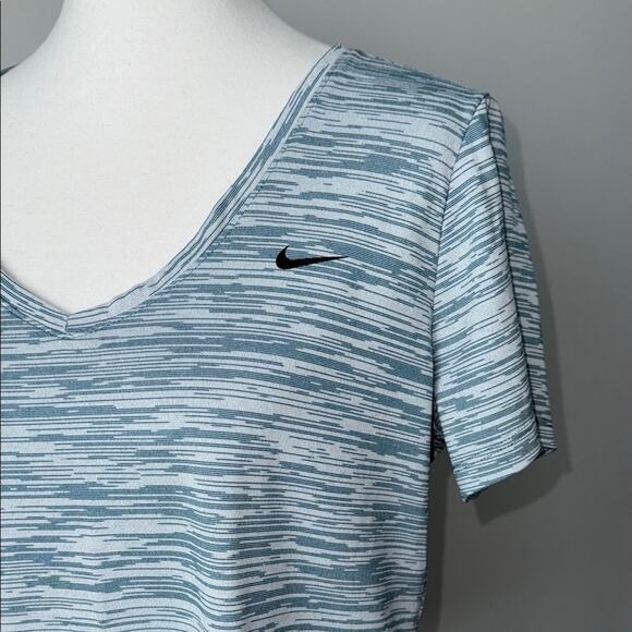 Nike Women's Dri Fit V-Neck Stripped Blue Athletic Short Sleeve Top Large - Picture 2 of 6